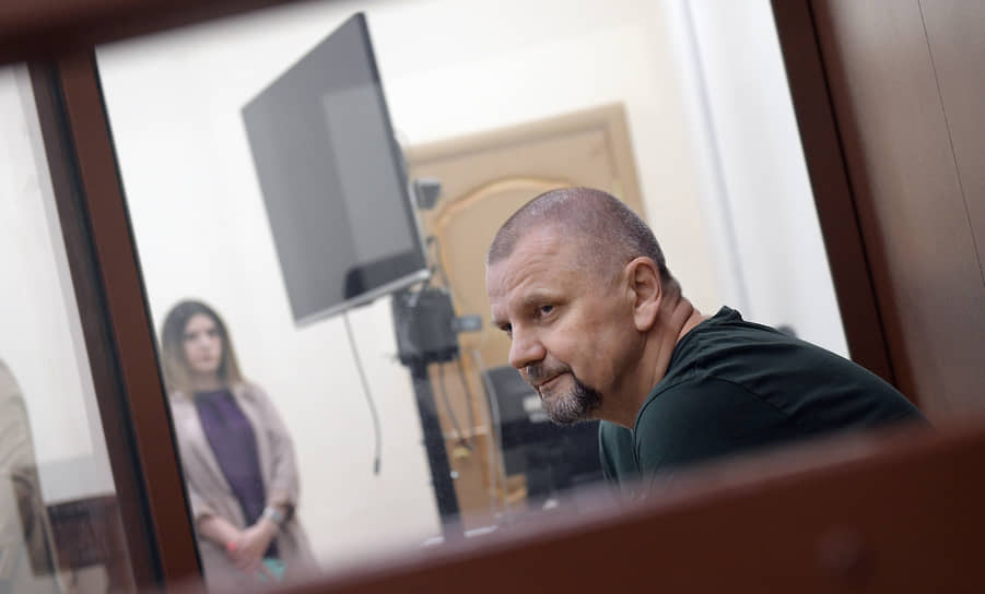 По тяжким обвинениям Николая Мистрюкова приговорили к небольшому сроку, и вскоре он вышел на свободу