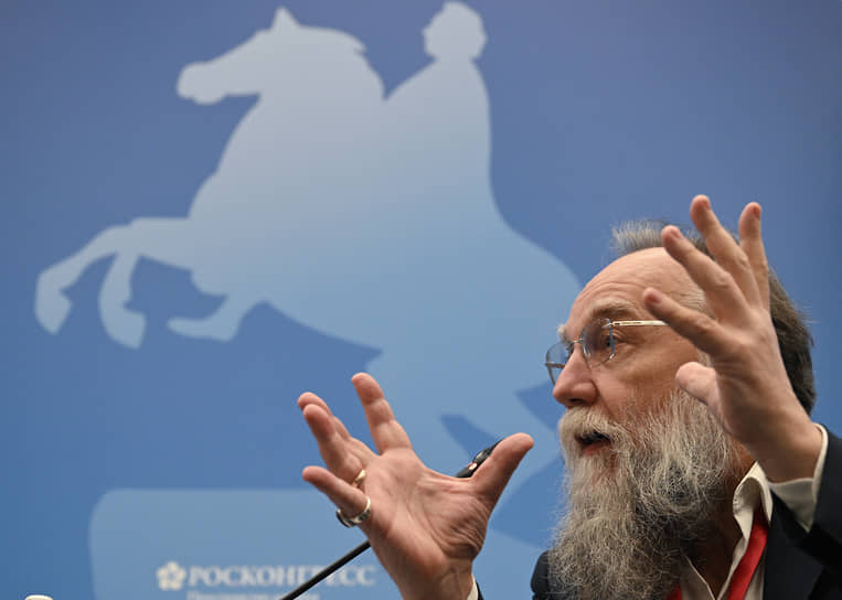 Директор учебно-научного центра «Высшая политическая школа (ВПШ) имени Ивана Ильина» Александр Дугин