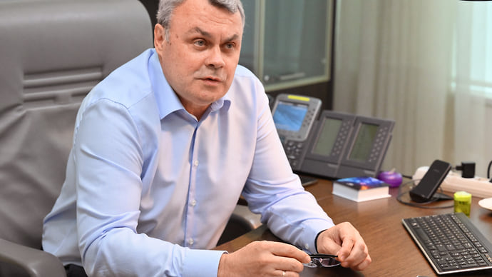 «Кто прошлое только помнит — рискует застрять в нем, но кто его забывает — обречен повторить ту же ошибку»