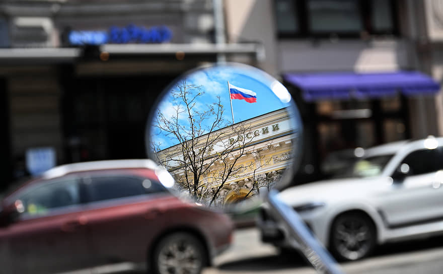 Инвесторы гадают на ставке