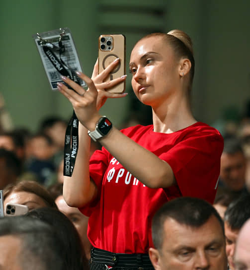 Делегатам форума было что снимать