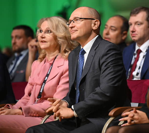 Татьяна Голикова и Сергей Кириенко участвовали в работе форума
