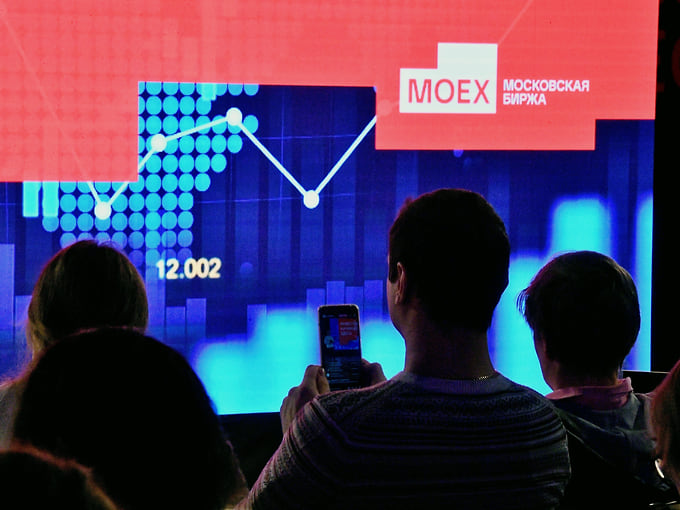 Биржа взяла деньгами