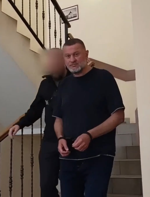Первого заместителя гендиректора ПАО ТГК-2 Марата Дураева силовики считают участником масштабных манипуляций с ценами при заключении компанией контрактов 