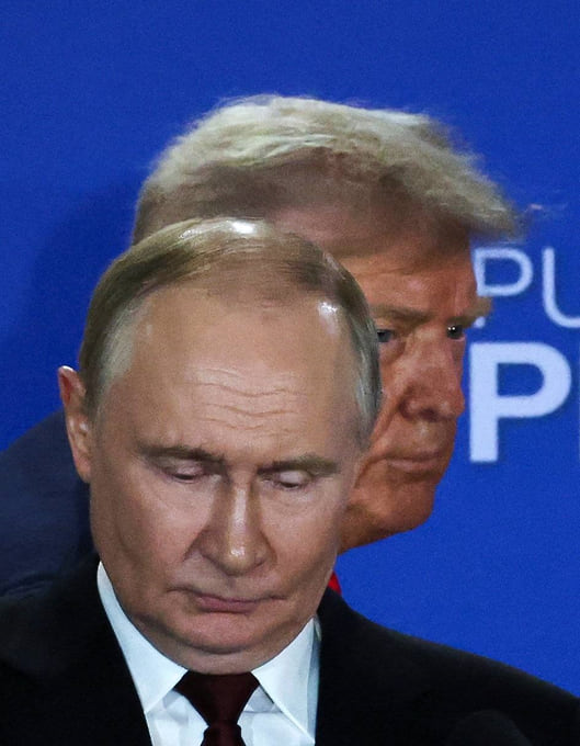 В ходе телефонного разговора с Дональдом Трампом Владимир Путин «обозначил что могли бы реально сделать американцы для скорейшего завершения военных действий». Этот вопрос уже поднимался в ходе прошлогоднего саммита на Аляске, но российский лидер, вероятно, счел нужным об этом напомнить