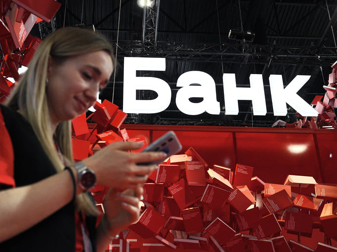 Деньги выводят на связь