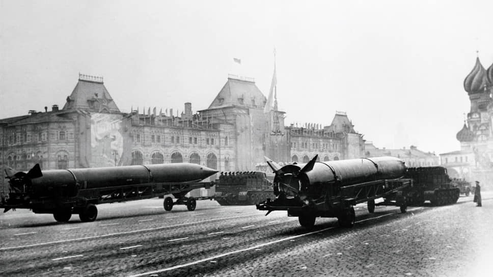 Ракеты Р-5М на параде в Москве 7 ноября 1957 года 