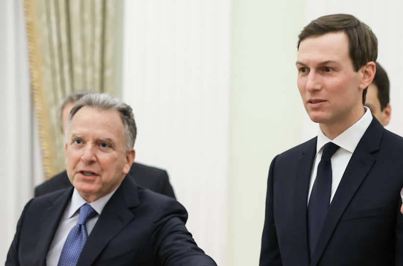 Спецпосланник президента США Стив Уиткофф (слева) и зять американского президента Джаред Кушнер
