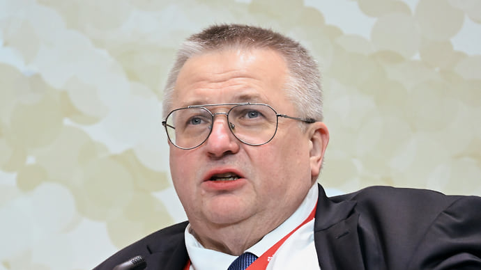 Оверчук сообщил о вылете из Баку в Москву 32 находившихся в Иране россиян