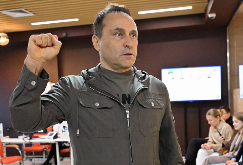 Дмитрий Свищев