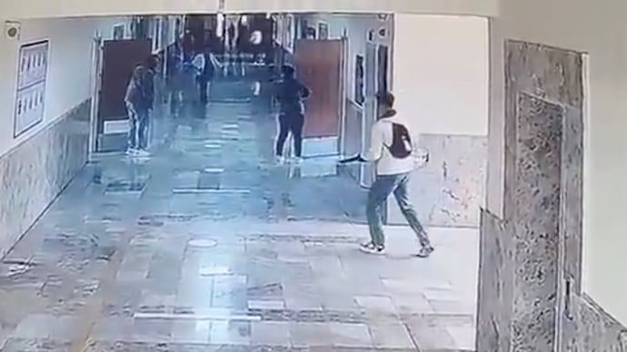 Восьмиклассник застрелил учителя и трех учеников в школе на юге Турции