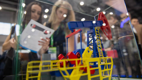 Нефть обвалилась на 10% после открытия Ормузского пролива