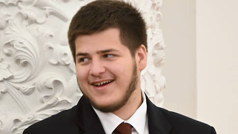 Адама Кадырова наградили медалью в честь 20-летия спецполка Север