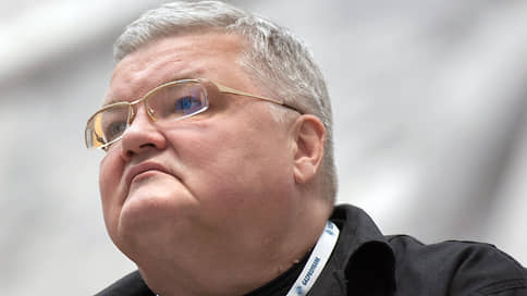 На борту самолета Петербург &mdash Стамбул умер музыкант Сергей Стадлер