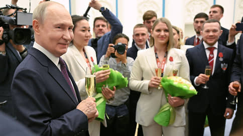 Путин встретился с российскими боксерами в Кремле