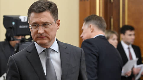 Новак назвал сложной ситуацию в Туапсе после пожара на НПЗ