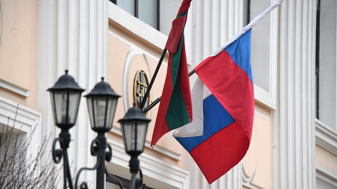 Путин упростил правила приема жителей Приднестровья в гражданство России