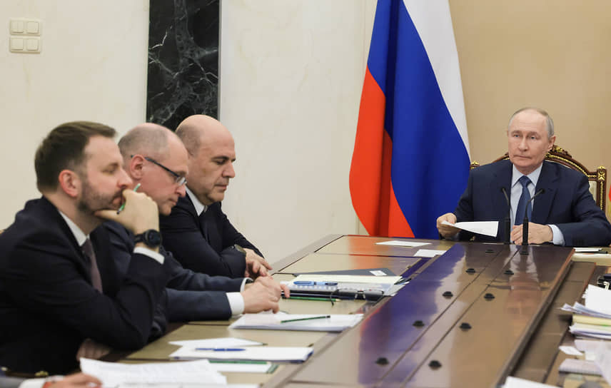 Справа налево: президент России Владимир Путин, председатель правительства России Михаил Мишустин, первый заместитель главы администрации президента России Сергей Кириенко и помощник президента России Максим Орешкин