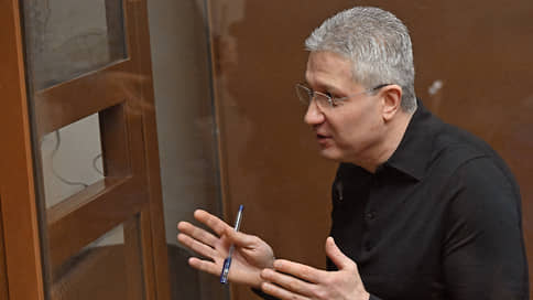 Суд разрешил Тимуру Иванову свидания матерью
