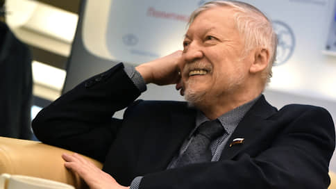 Путин поздравил Анатолия Карпова с 75-летием