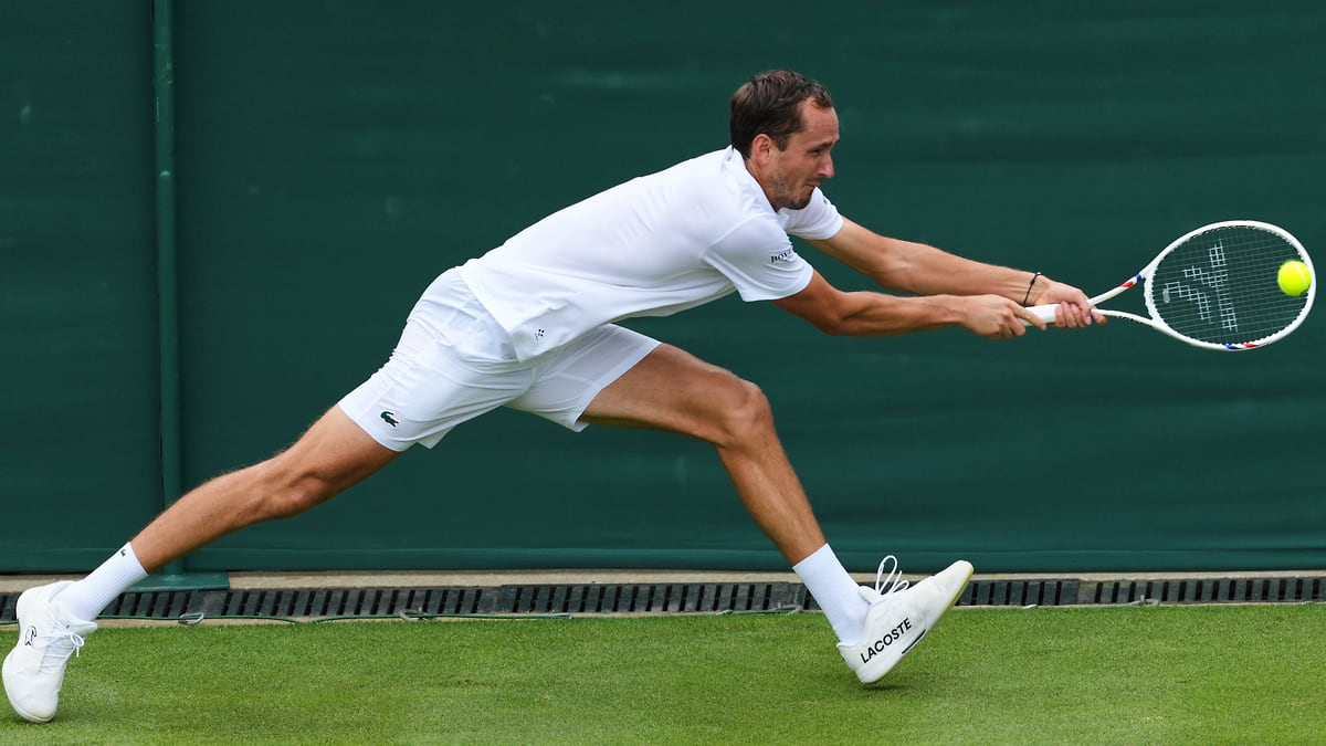 Даниил Медведев вышел в третий круг Wimbledon
