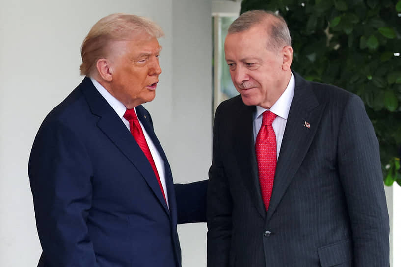 Президент США Дональд Трамп (слева) и президент Турции Реджеп Тайип Эрдоган