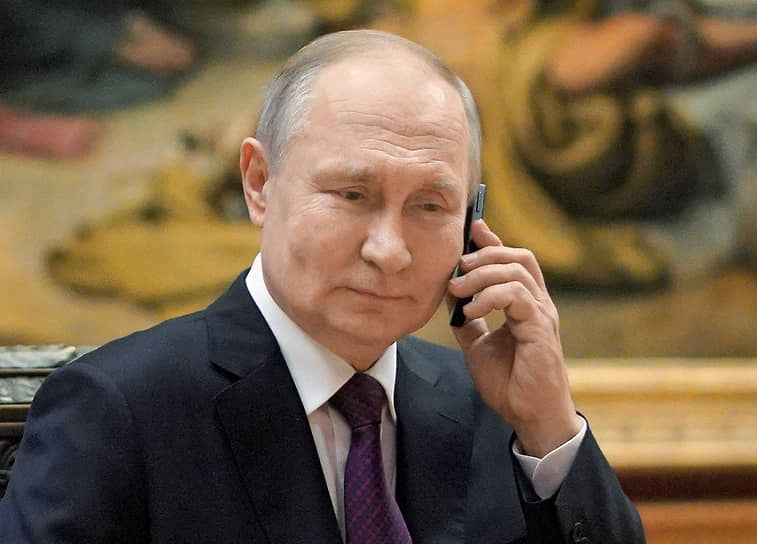 В 2022 году президент Владимир Путин поговорил по телефону с участницей акции «Ёлка желаний» А. Титаренко
