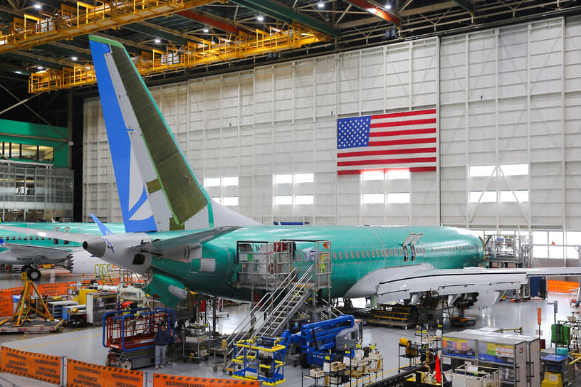 Сборка самолета Boeing 737 Max на заводе в Рентоне (штат Вашингтон) 