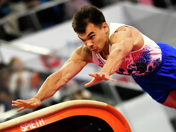 Россиянин Усачев выиграл серебро ЧЕ по спортивной гимнастике в опорном прыжке