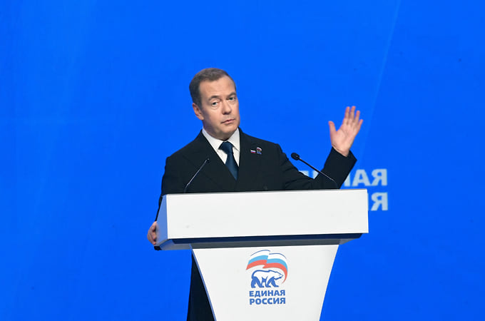 Дмитрий Медведев 