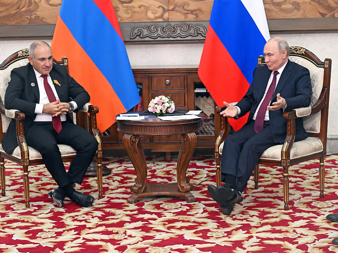 Путин призвал Пашиняна как можно скорее определиться со вступлением Армении в ЕС