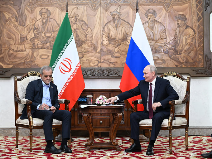 Путин попросил Пезешкиана передать привет лидеру Ирана Моджтабе Хаменеи