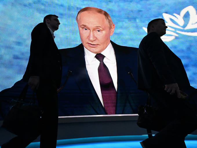 Путин прилетел во Владивосток для участия в ВЭФ