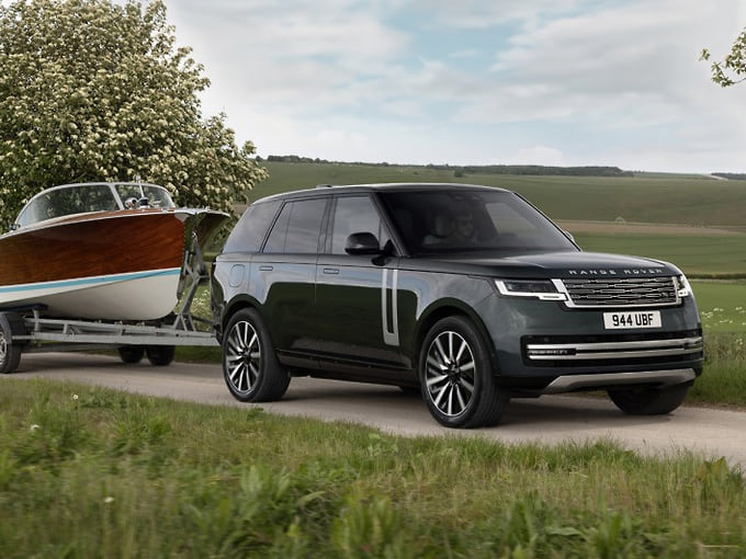 Range Rover выпустил свой первый электромобиль