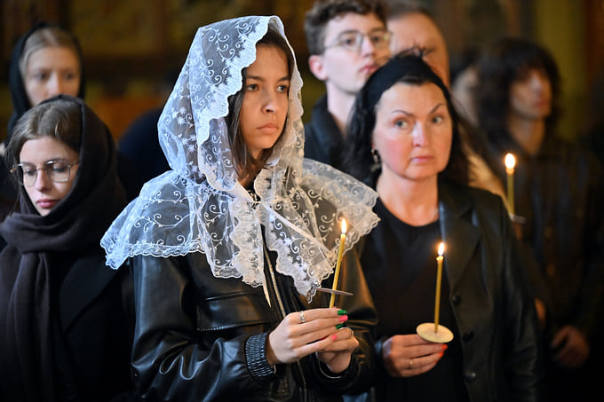 Церемония прощания с зампредседателя Союза журналистов Алексеем Вишневецким в храме Благовещения Пресвятой Богородицы в Петровском парке