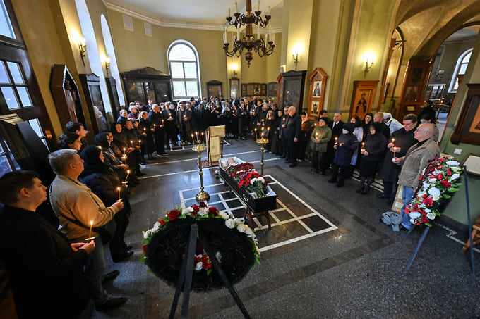 Церемония прощания с зампредседателя Союза журналистов Алексеем Вишневецким в храме Благовещения Пресвятой Богородицы в Петровском парке