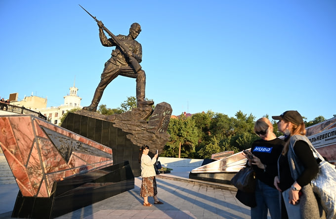 Памятник русскому солдату в Хабаровске