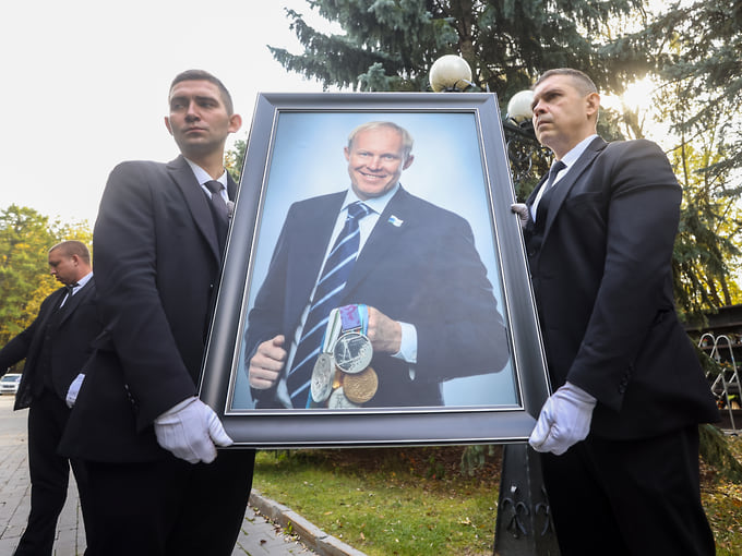 Двукратного олимпийского чемпиона Чепикова похоронили на Троекуровском кладбище