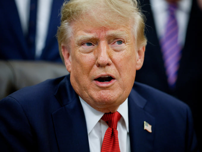 Axios: Трамп просил Зеленского остановить удары по российским НПЗ