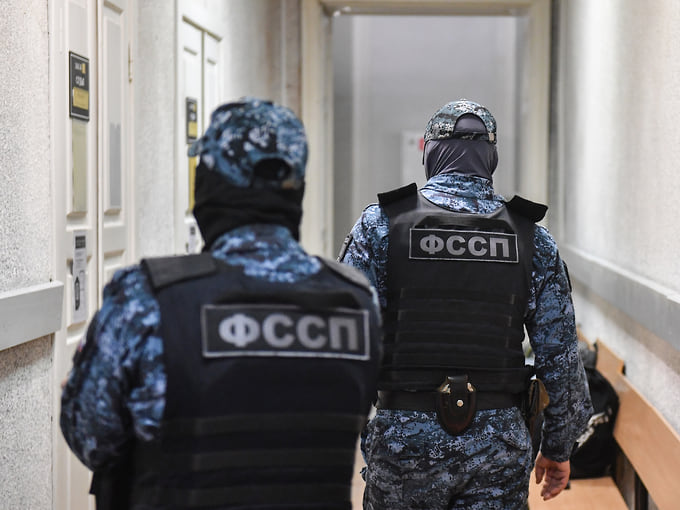 Судебные приставы арестовали часть средств организатора концертов Канье Уэста