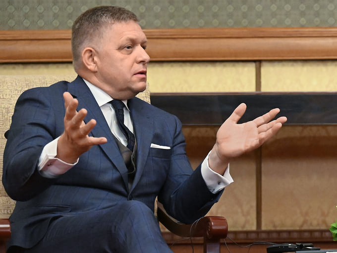 Фицо заявил о наивности руководства ЕС после топливной сделки России и США