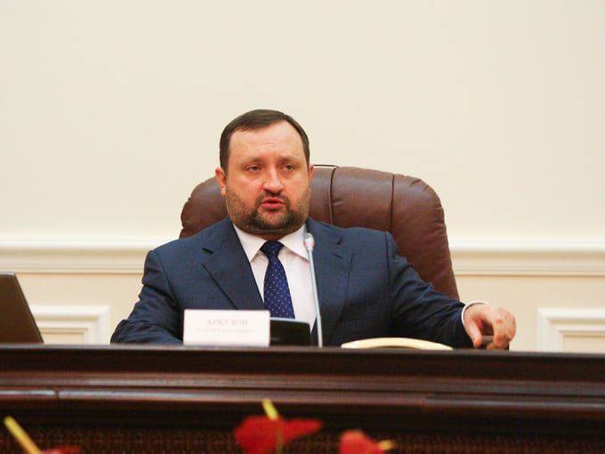 ЕС ввел санкции против бывшего премьера Украины Арбузова и мэра Ялты