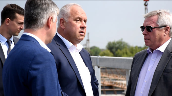 Бывший заместитель главы Ростовской области Владимир Окунев (третий слева) 