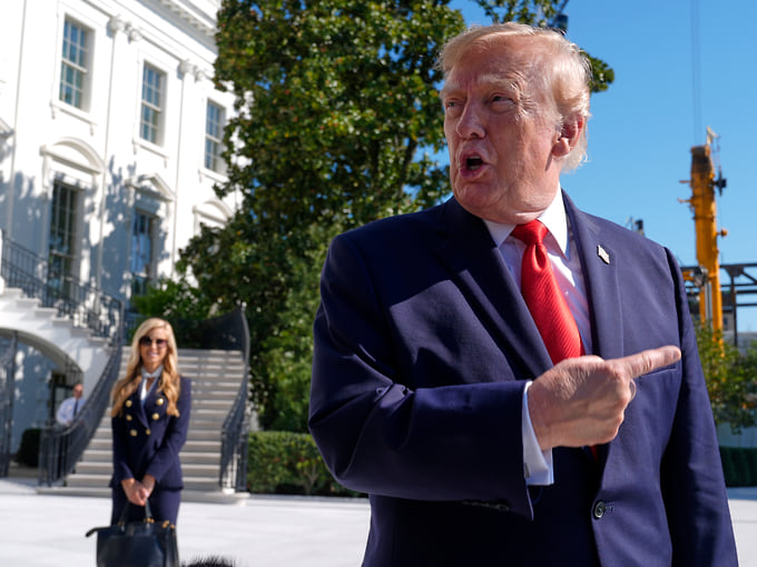 Трамп: США продолжают делиться разведданными с Украиной