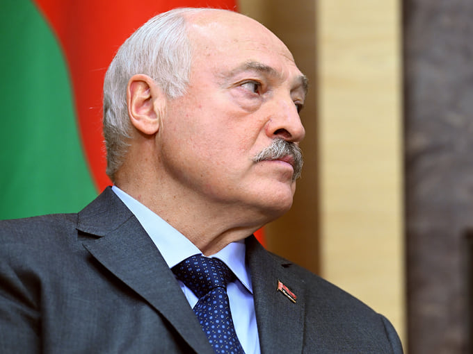 Лукашенко назвал выгодным строительство Западом забора на границе с Белоруссией