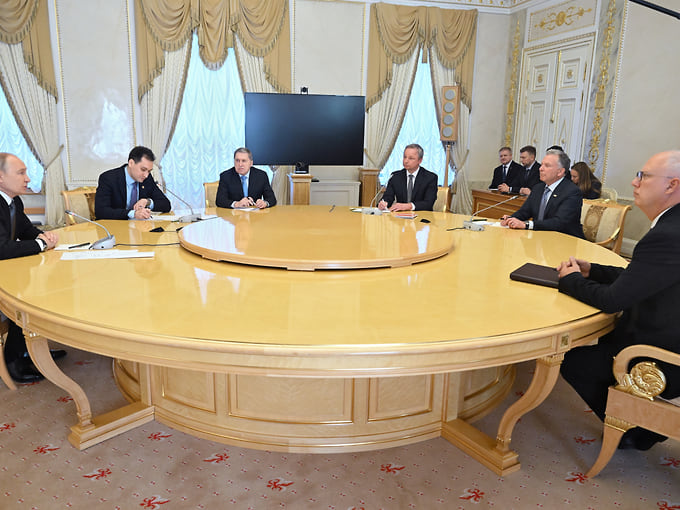 Переговорам возвращают трехсторонний формат
