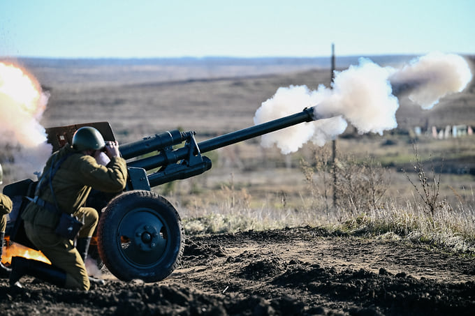 Старенькая пушка ЗиС-3 все еще способна стрелять
