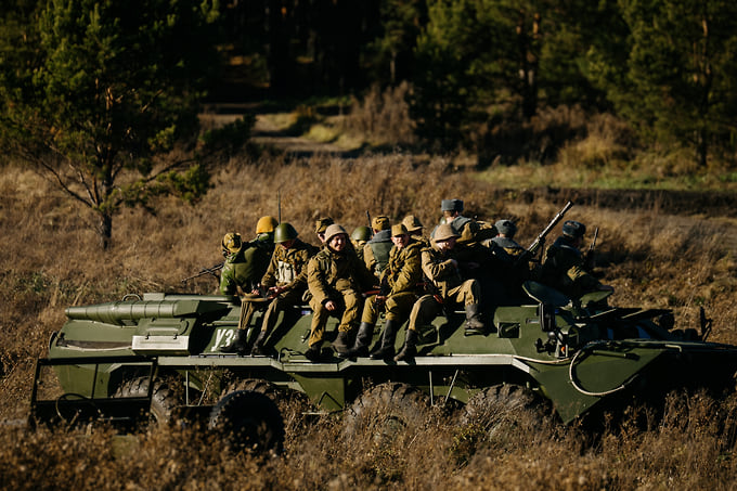 Бойцы на броне БТР-80