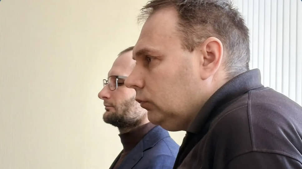 Справа бывший ведущий инженер материально-технического снабжения ЕМУП «Гортранс» Дмитрий Фурсик