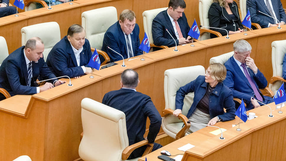 Большинство депутатов от «Единой России» не собирается покидать парламент 